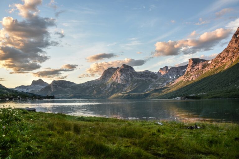 Mountain And Lake At Sunset 135157 768x512